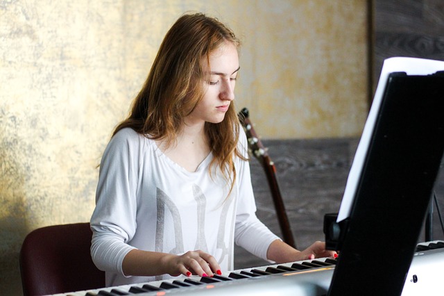 Žena za pianom